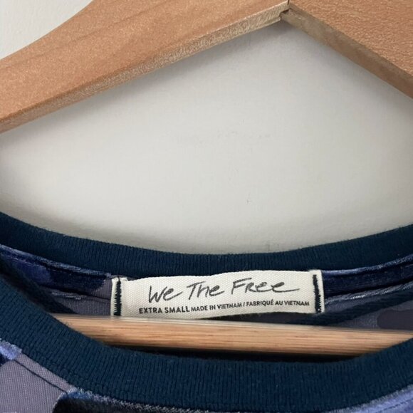 Free People We The Free Teddy Velvet Camo Tee in Blue Combo Size XS - Picture 3 of 5